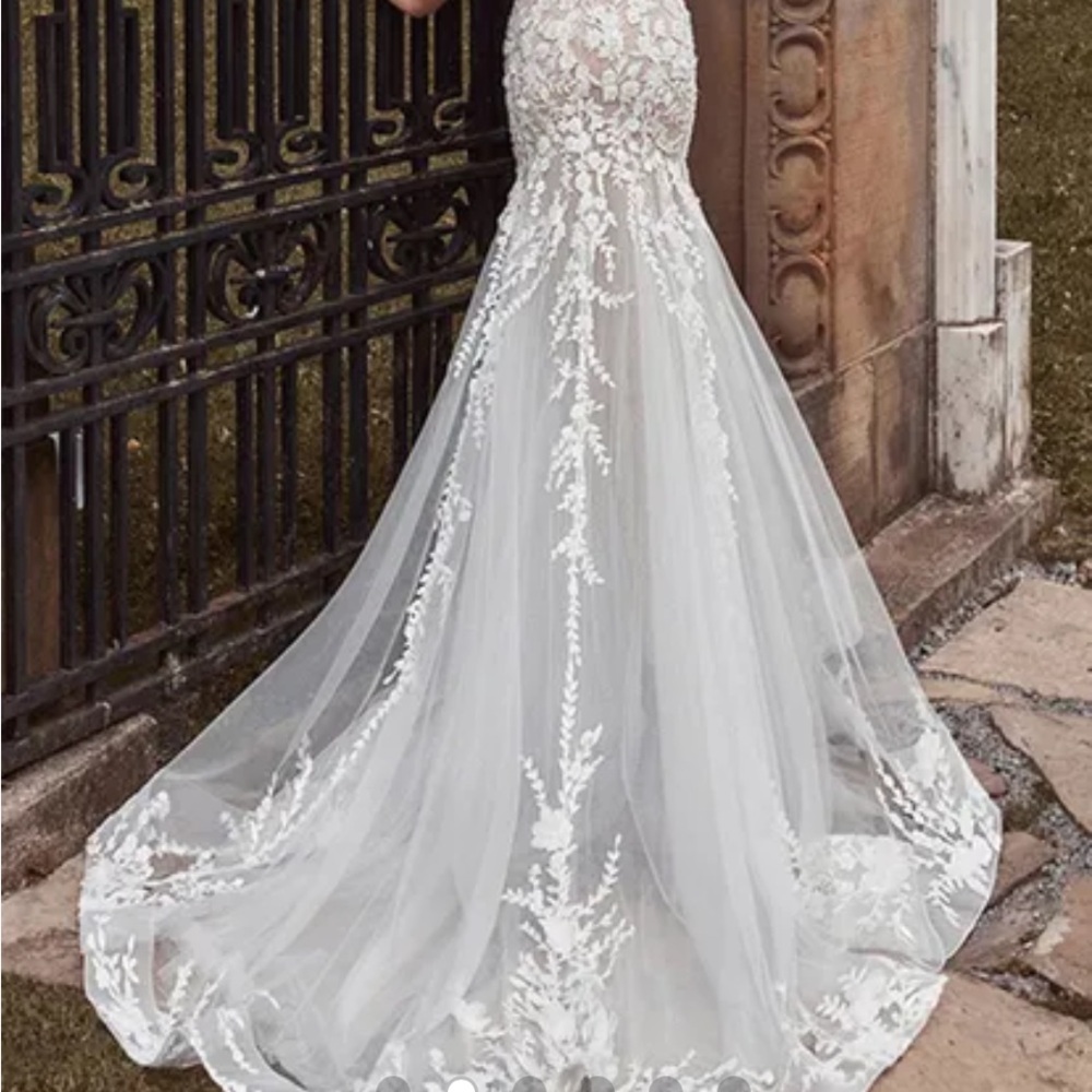 Elegant White Lace Wedding Dress